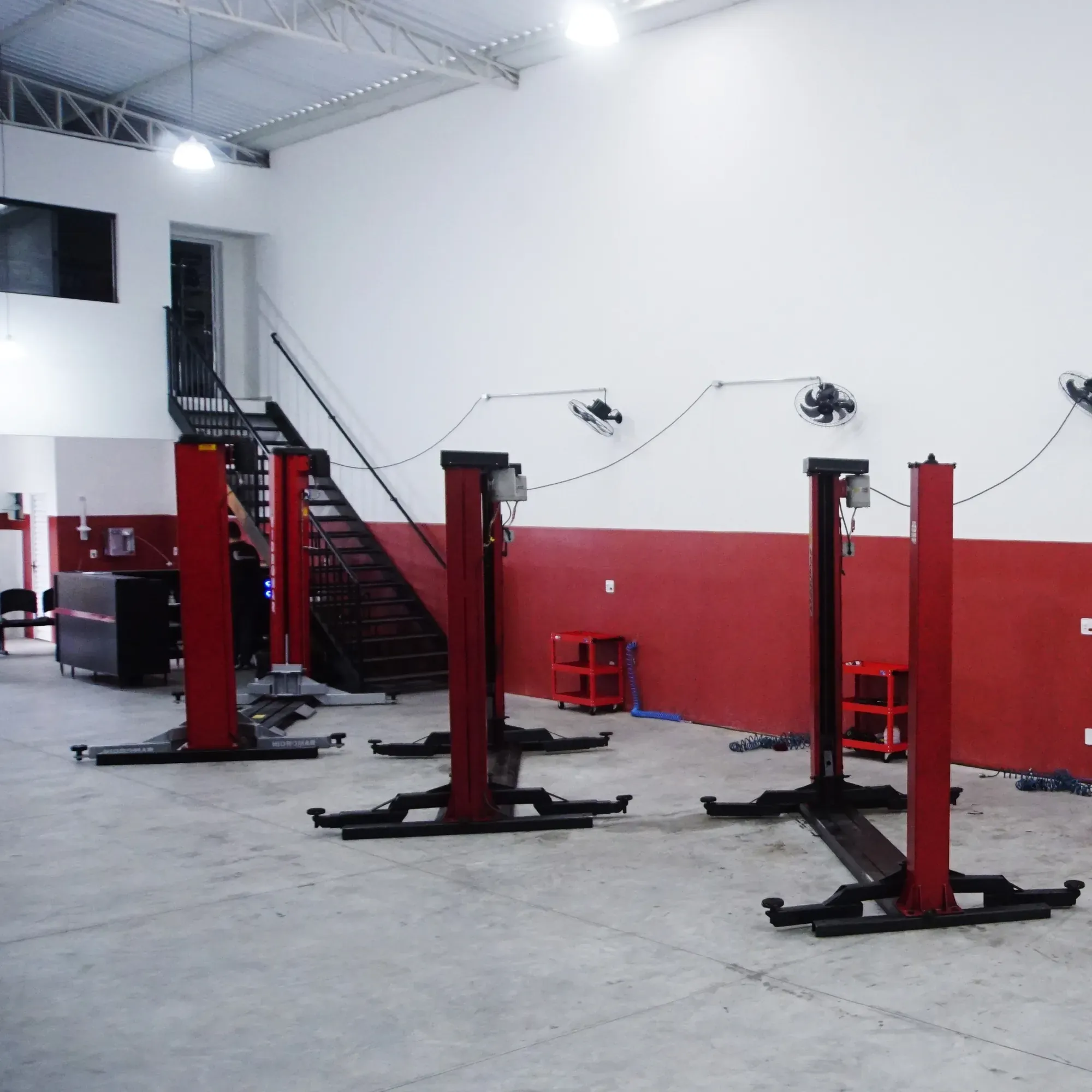 Box com elevadores do Jura Auto Center