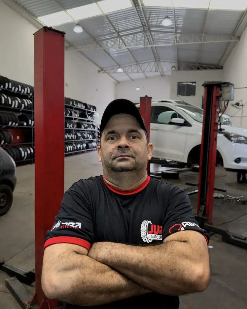 Jura, mecânico e dono do Jura Auto Center