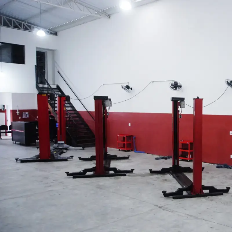 Box com elevadores do Jura Auto Center